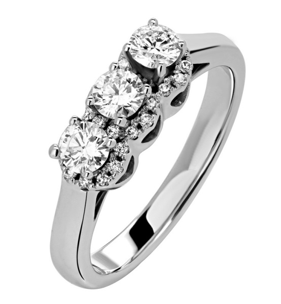 Женское белое золотое кольцо с бриллиантами