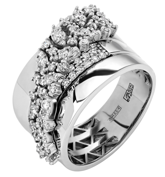 Белое золотое кольцо с бриллиантами помолвочное