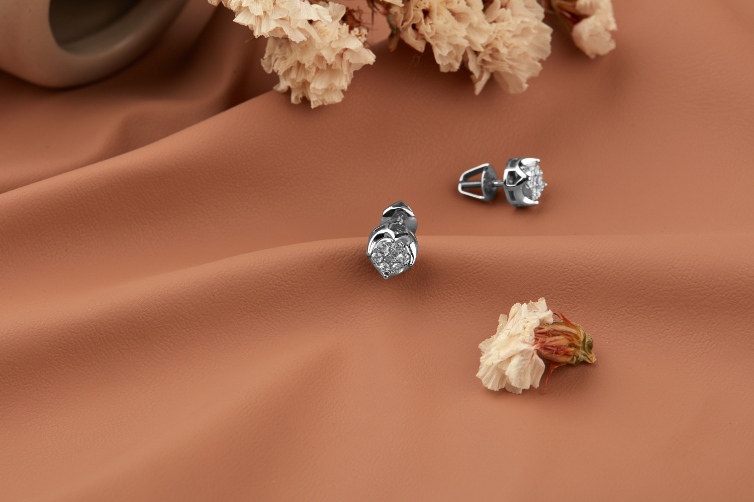 Приглашаем вас насладиться весенними скидками на ювелирные изделия!