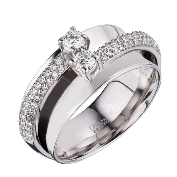 Белое золотое кольцо с бриллиантами