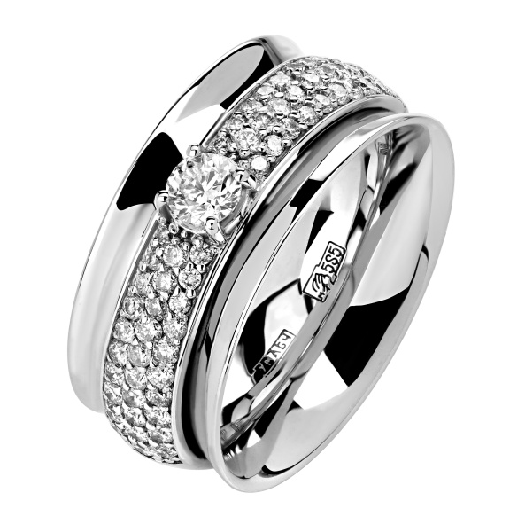 Женское белое золотое кольцо с бриллиантом 