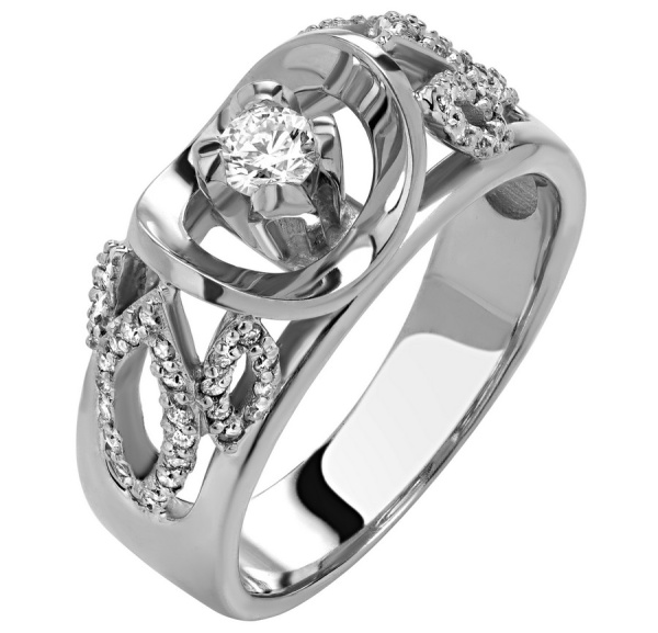 Белое золотое кольцо с бриллиантами помолвочное