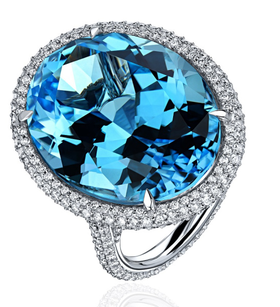 Золотое кольцо с бриллиантом