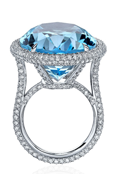 Золотое кольцо с бриллиантом