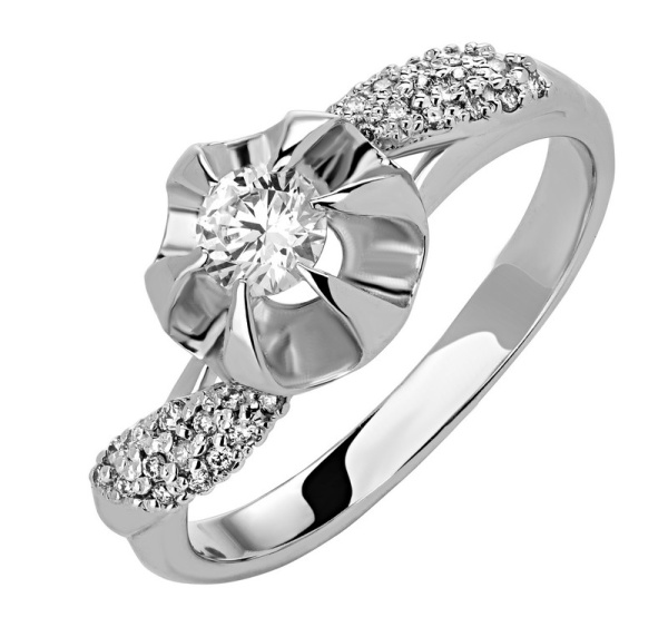 Золотое кольцо с бриллиантами белое золото